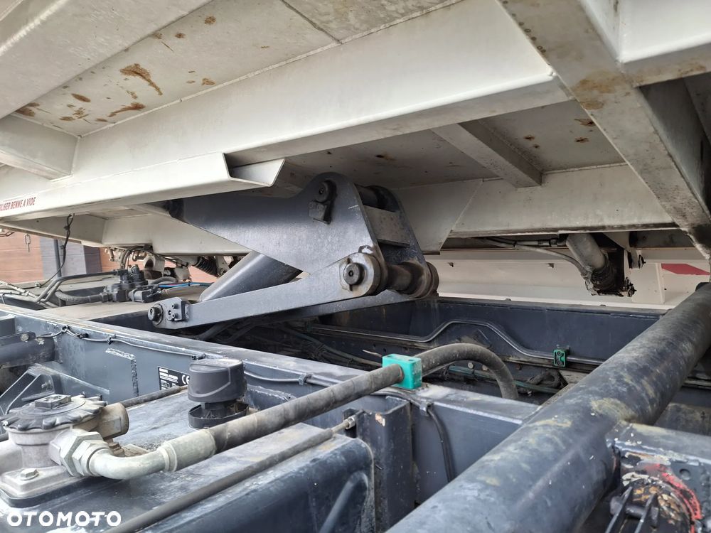 DAF LF 45.180 Wywrotka 3 Stronna + Hydroburta HDS HIAB Żuraw Dźwig Sterowanie Radiowe Łyżka Chwytak Obrotowy Dzielone Burty Hak Klimatyzacja Niski Przebieg Blokada Mostu Oświetlenie Ostrzegawcze - 36