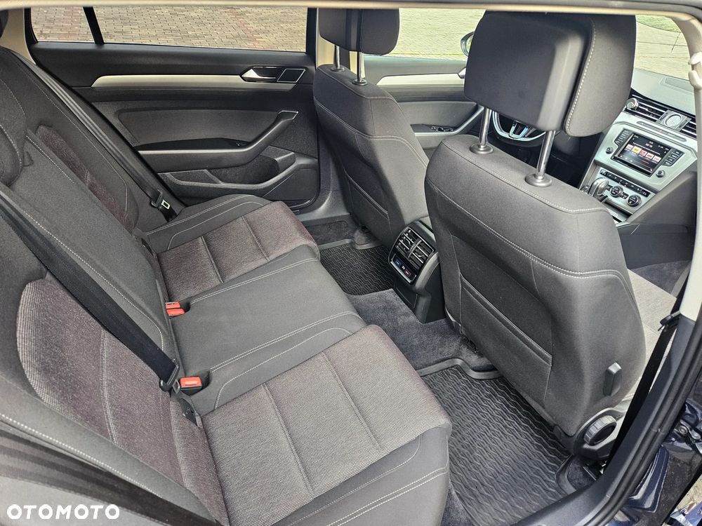 Volkswagen Passat - 6