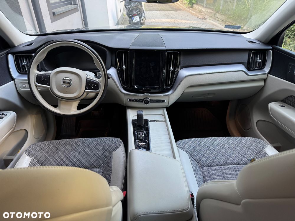 Volvo XC 60 B4 D AWD Momentum Pro - 9