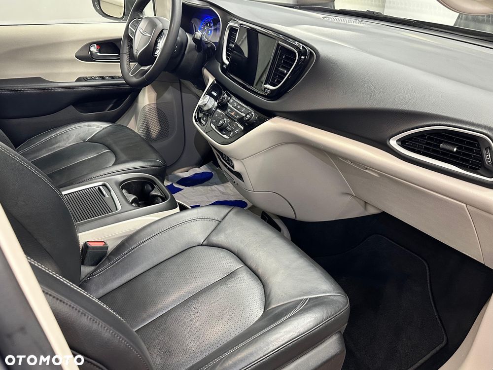 Chrysler Pacifica - 19