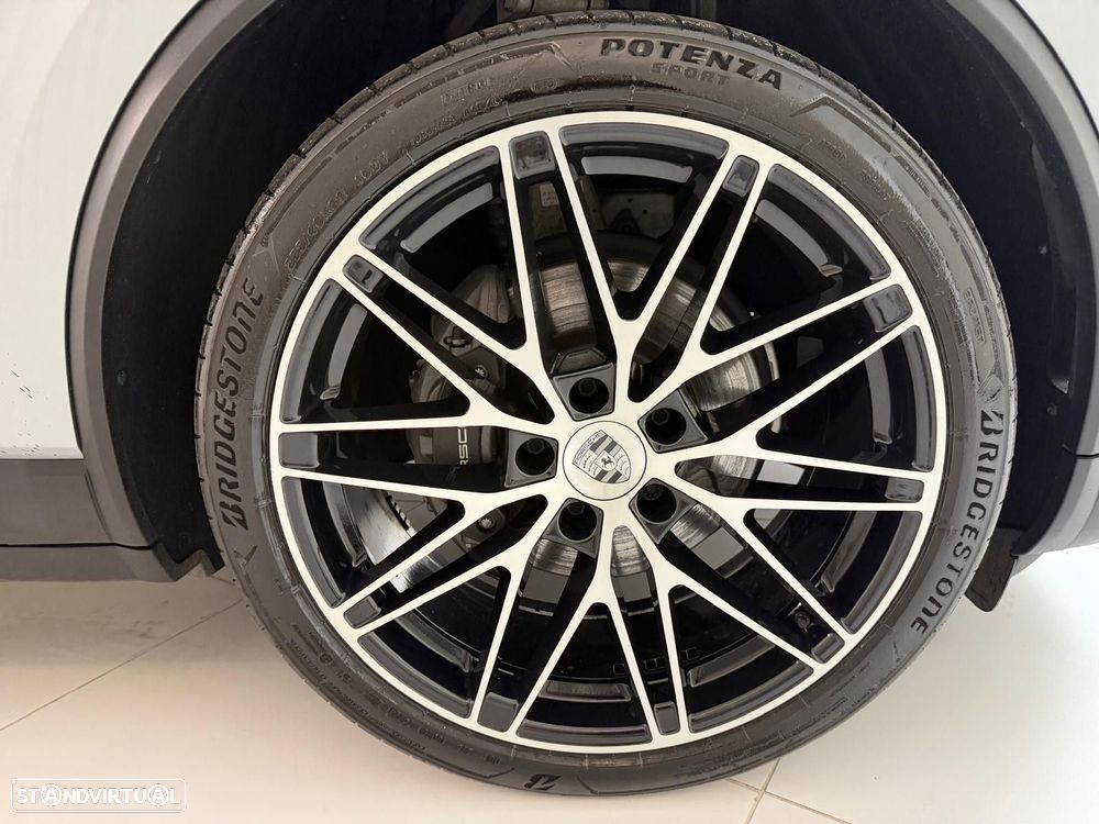 Porsche Macan Electric 4 - 9