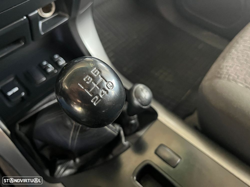 Toyota Land Cruiser 3.0 D-4D - 28