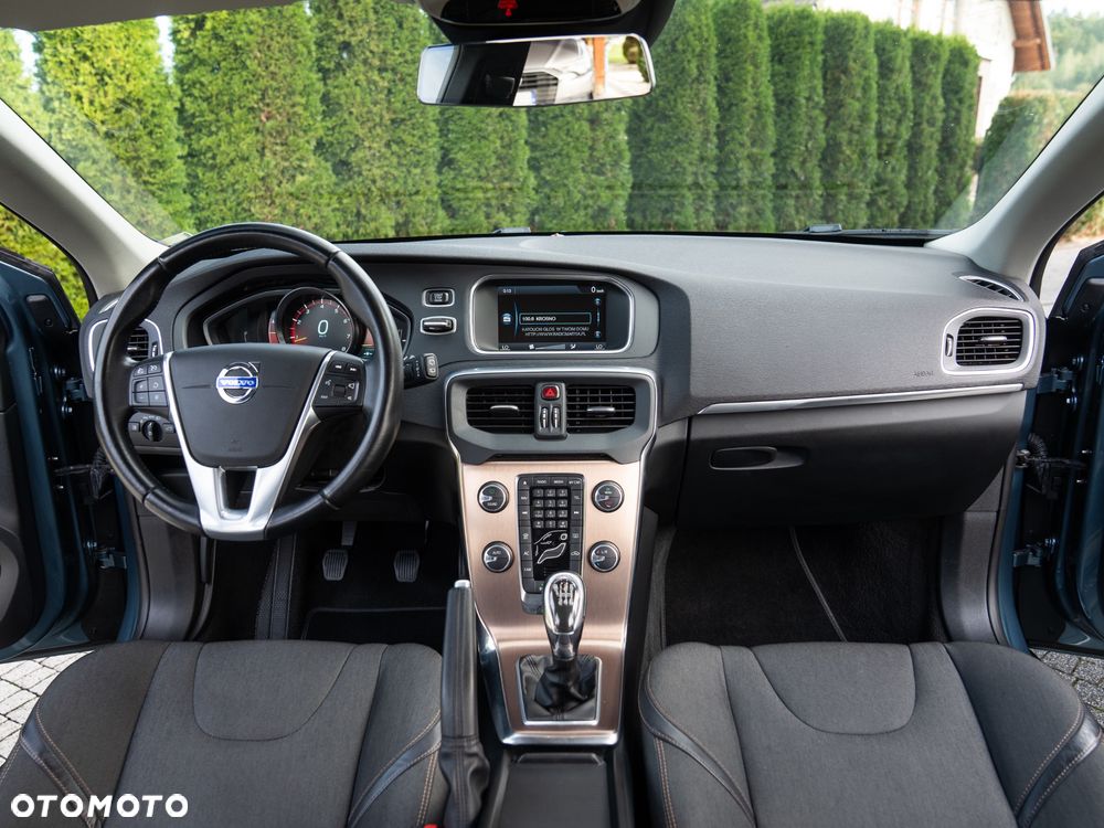 Volvo V40 T4 Momentum - 27