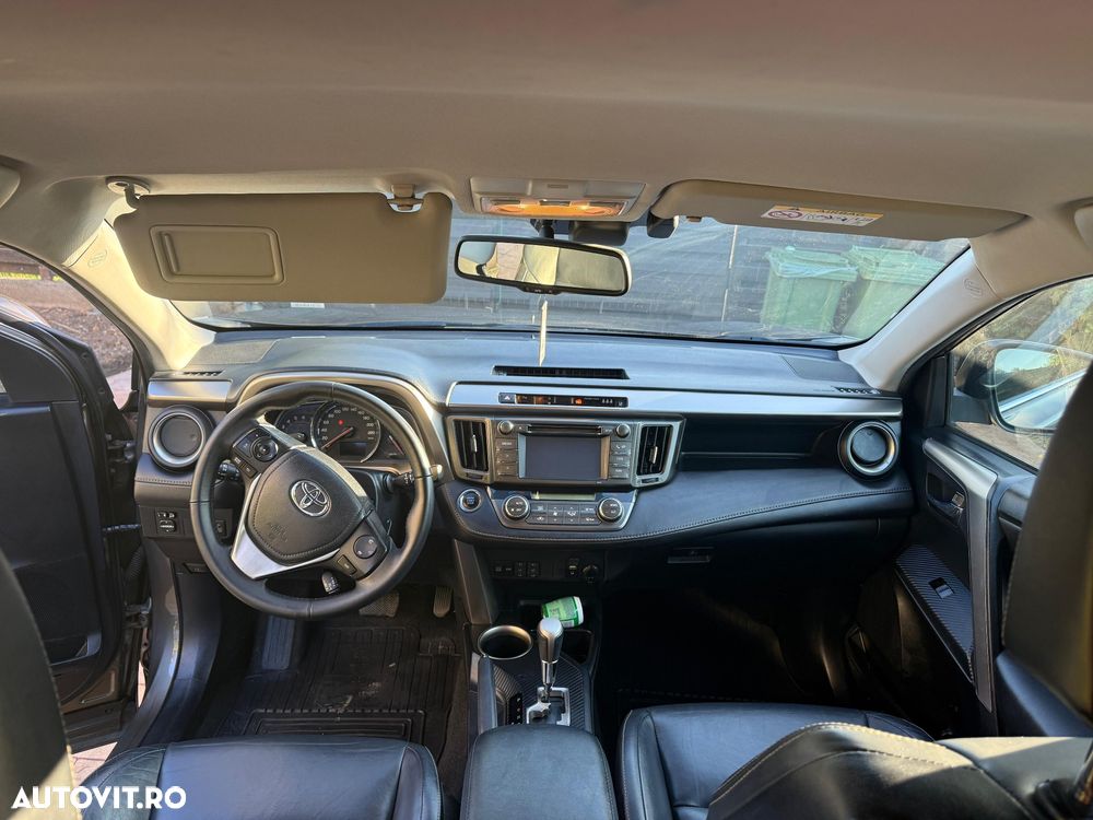 Toyota RAV4 2.2L D-CAT A/T Luxury - 16