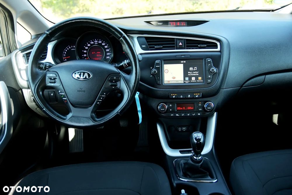 Kia Ceed 1.6 GDI Dream Team Edition - 23