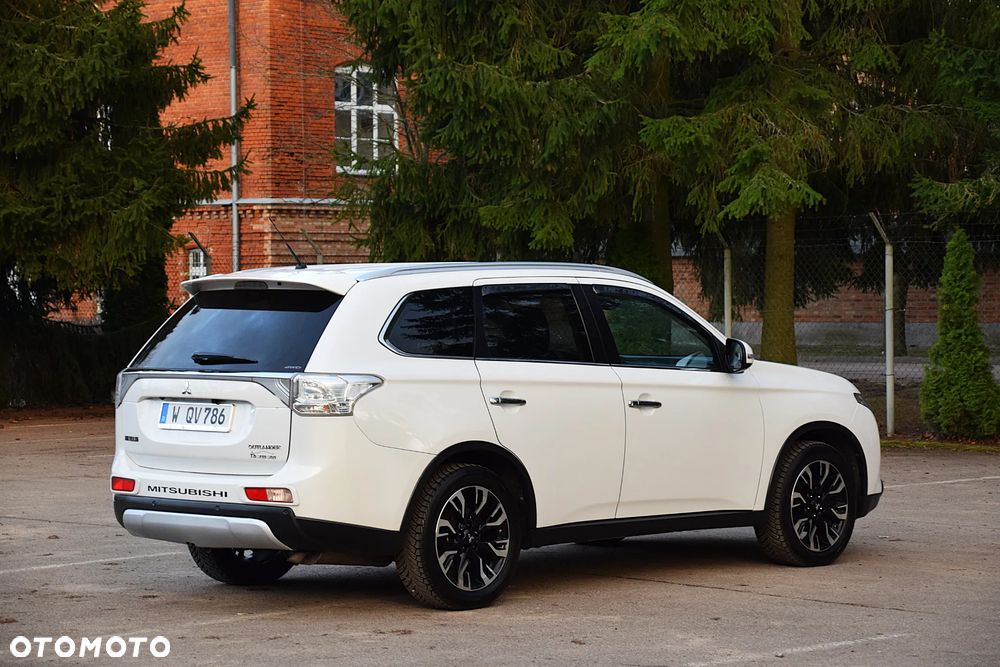 Mitsubishi Outlander 2.2 DI-D 4WD Automatik Diamant Edition+ - 18