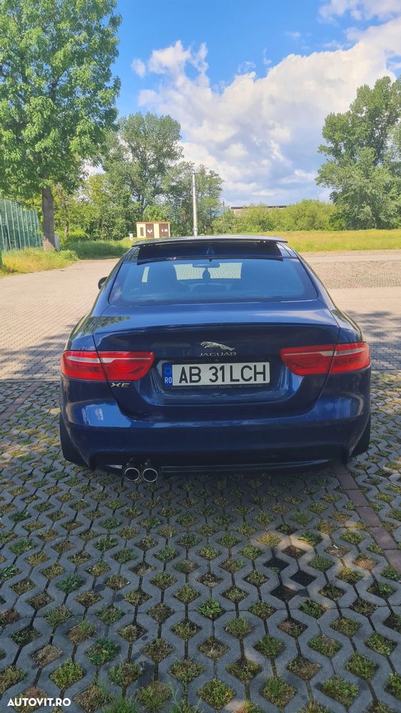 Jaguar XE 2.0 R-Sport - 6