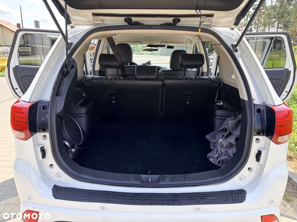 Mitsubishi Outlander Instyle NAVI + - 10