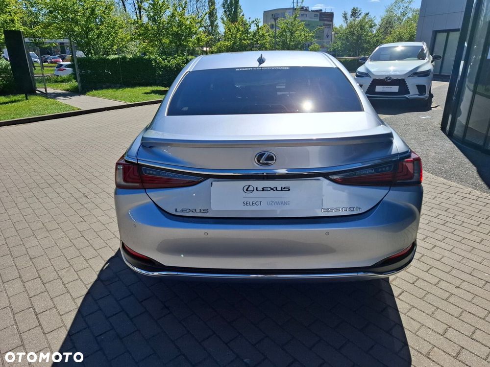 Lexus ES 300h Business Edition - 4