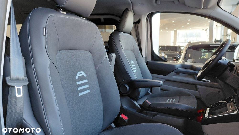 Ford Tourneo Custom - 13