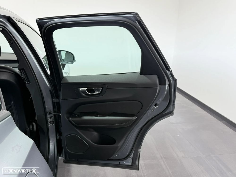Volvo XC 60 2.0 D3 Momentum Plus - 46