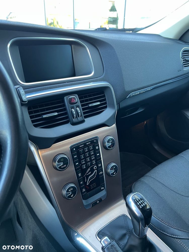 Volvo V40 Cross Country D4 Momentum - 16