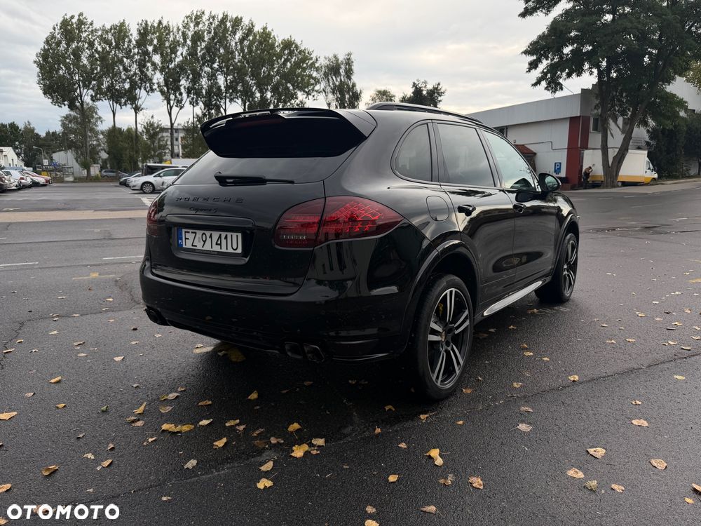 Porsche Cayenne - 4