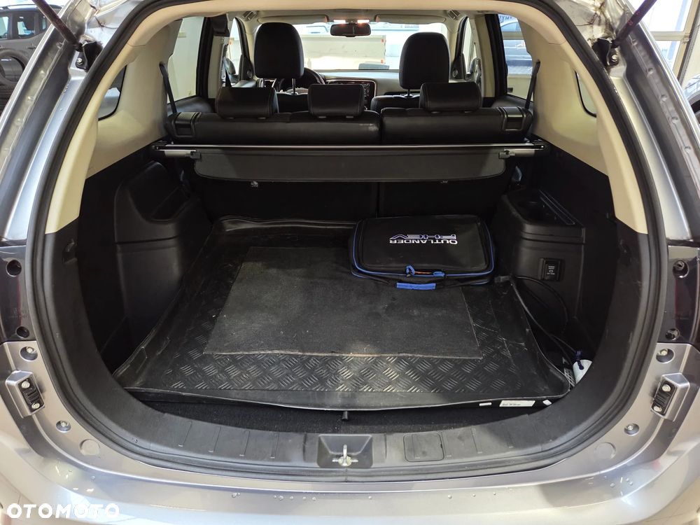 Mitsubishi Outlander Instyle NAVI - 26