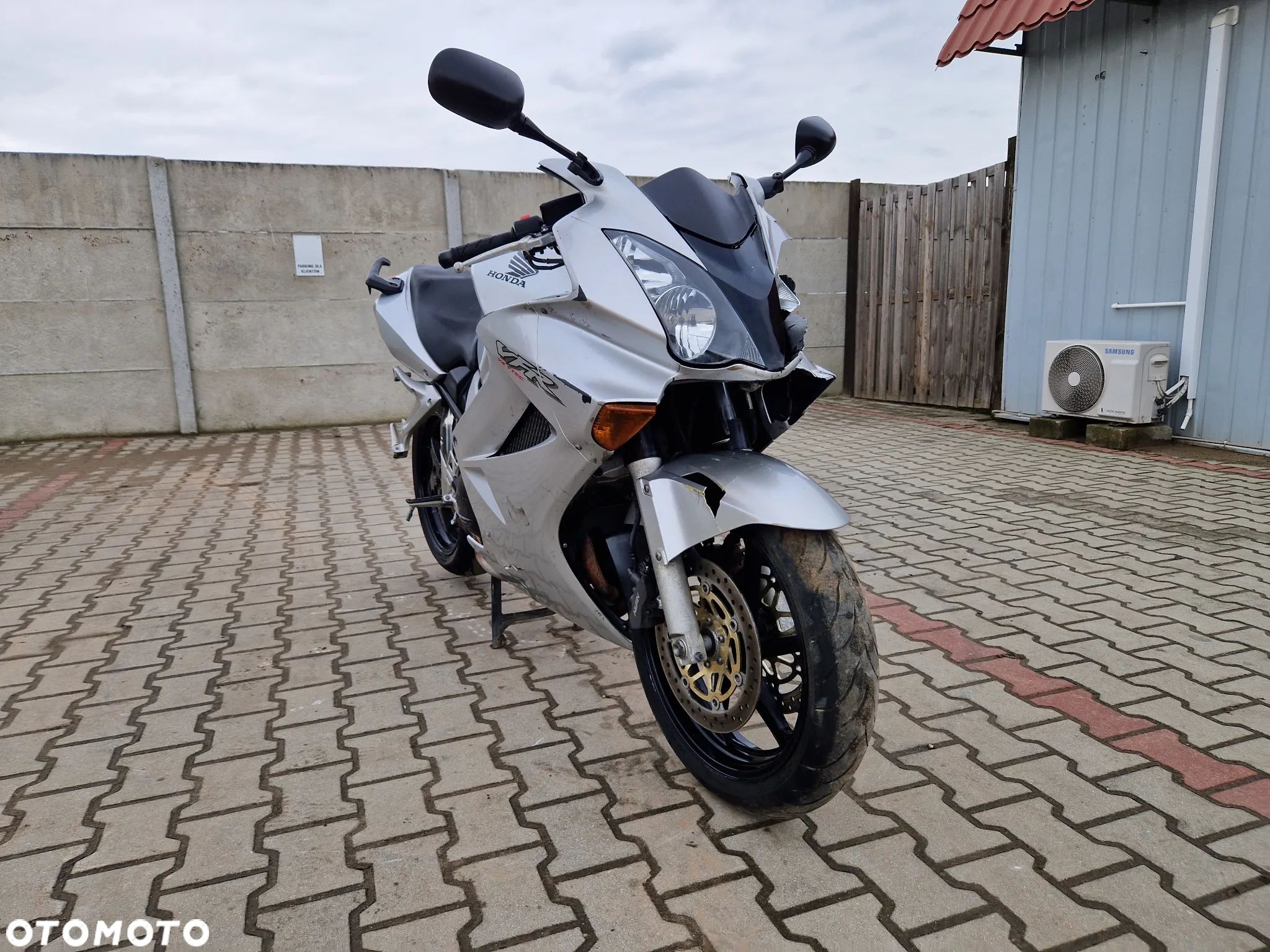 Honda VFR - 1