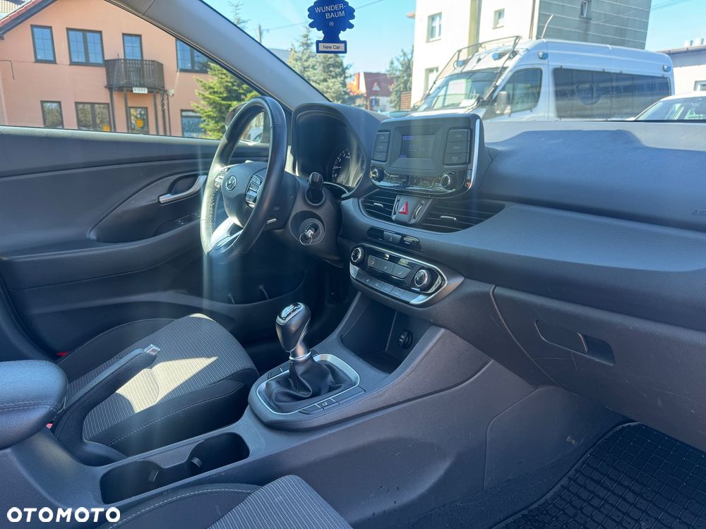 Hyundai i30 1.5 DPI Classic + - 5