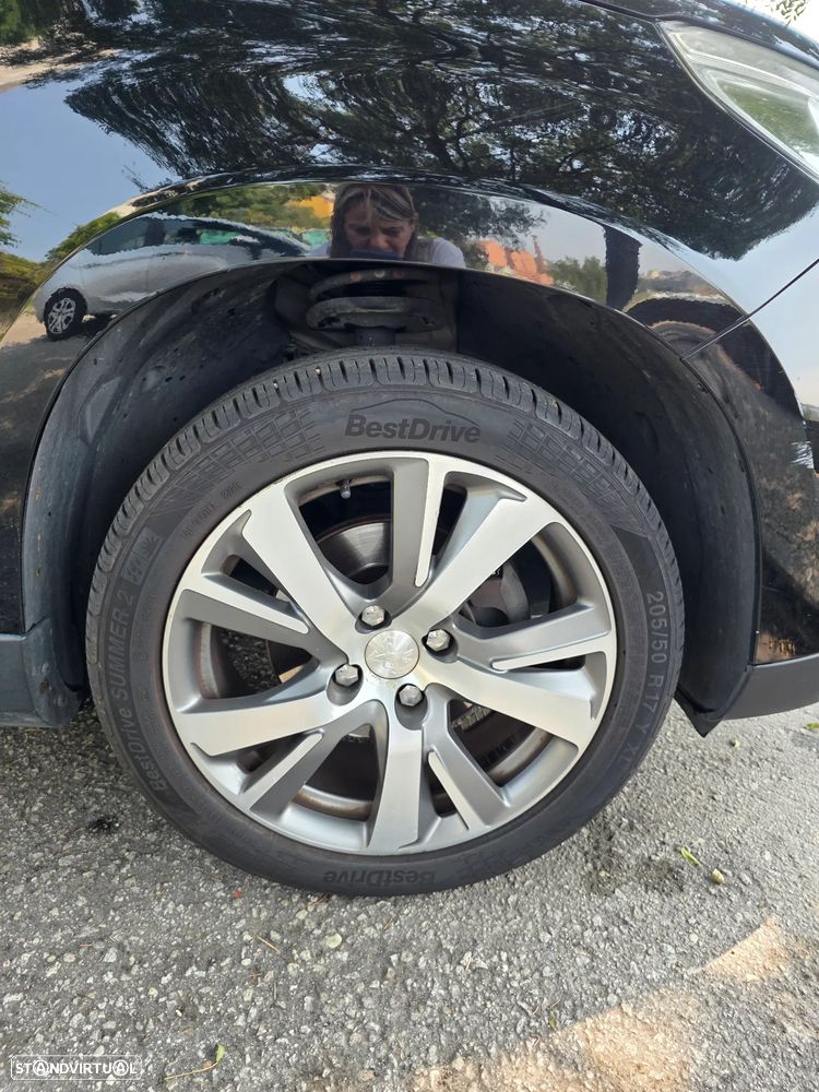 Peugeot 2008 1.6 e-HDi Allure - 9