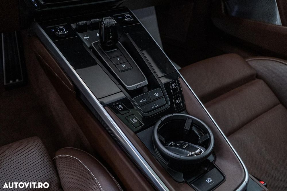 Porsche 911-TURBO-S - 12