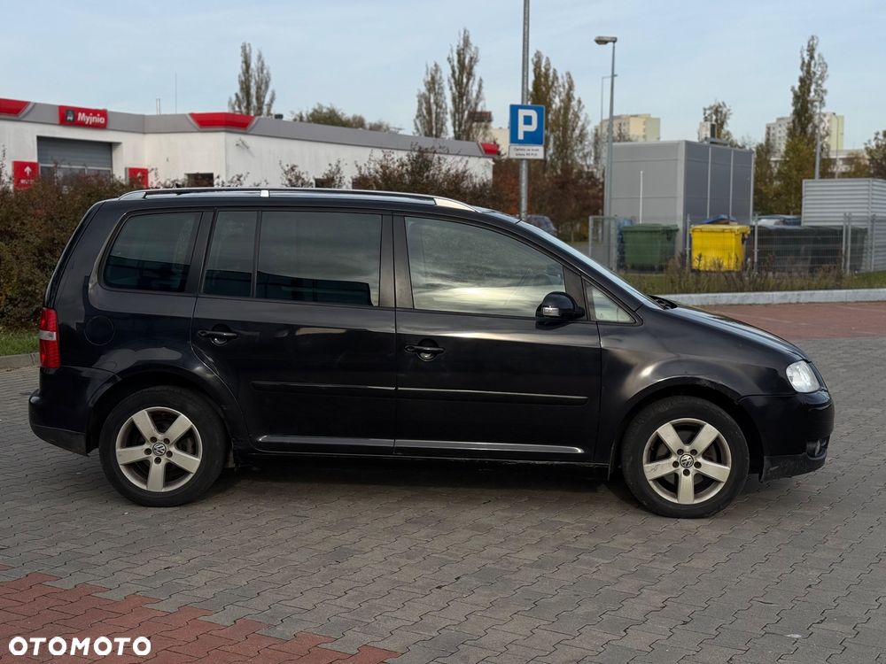 Volkswagen Touran 2.0 TDI Highline DSG - 6