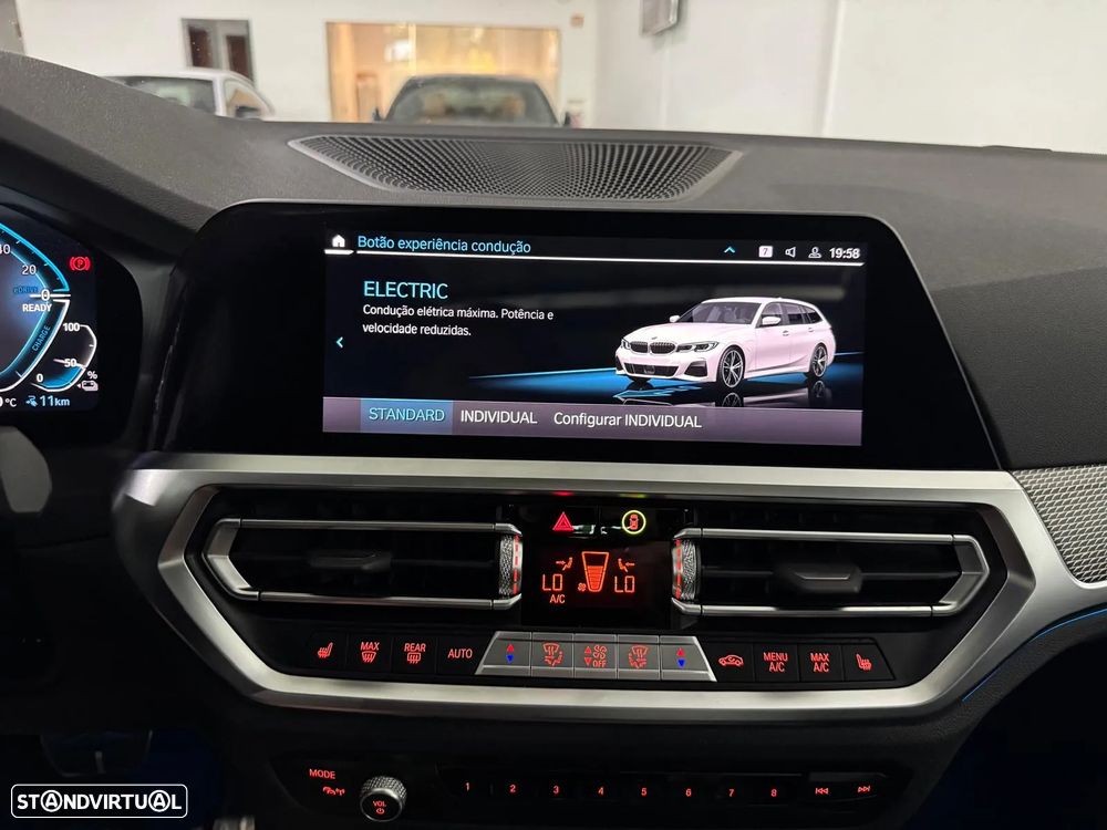 BMW 330 e Touring Pack M Auto - 32