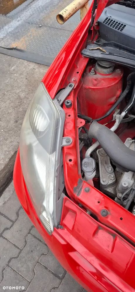 DAIHATSU SIRION lampa prawa przednia  98-02r - 2