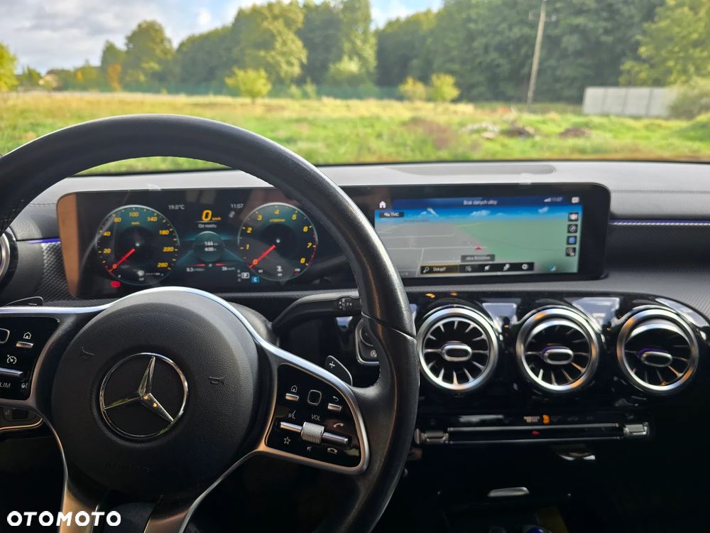 Mercedes-Benz CLA 200 7G-DCT - 3