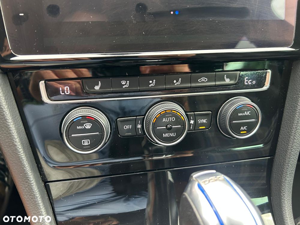 Volkswagen Golf - 38