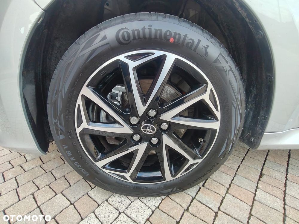 Toyota Yaris Hybrid 116 1.5 VVT-i Team Deutschland - 17