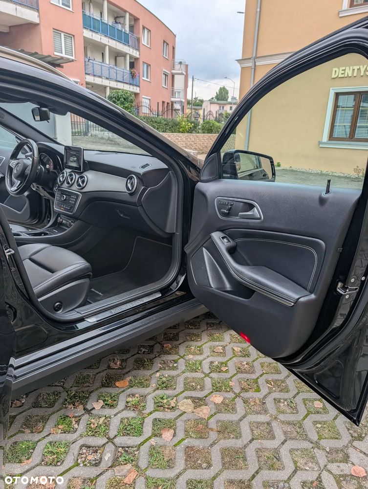 Mercedes-Benz GLA 250 7G-DCT UrbanStyle Edition - 29
