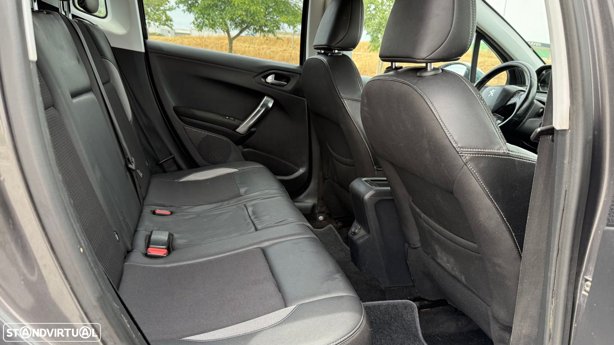 Peugeot 2008 1.6 BlueHDi Allure - 11