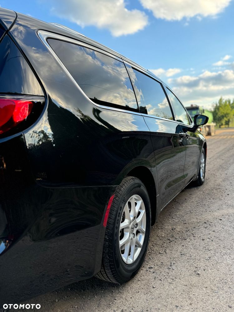 Chrysler Pacifica - 5