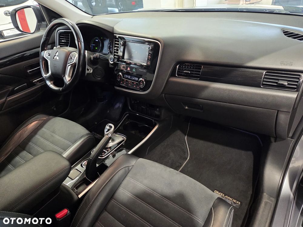 Mitsubishi Outlander Instyle NAVI - 14