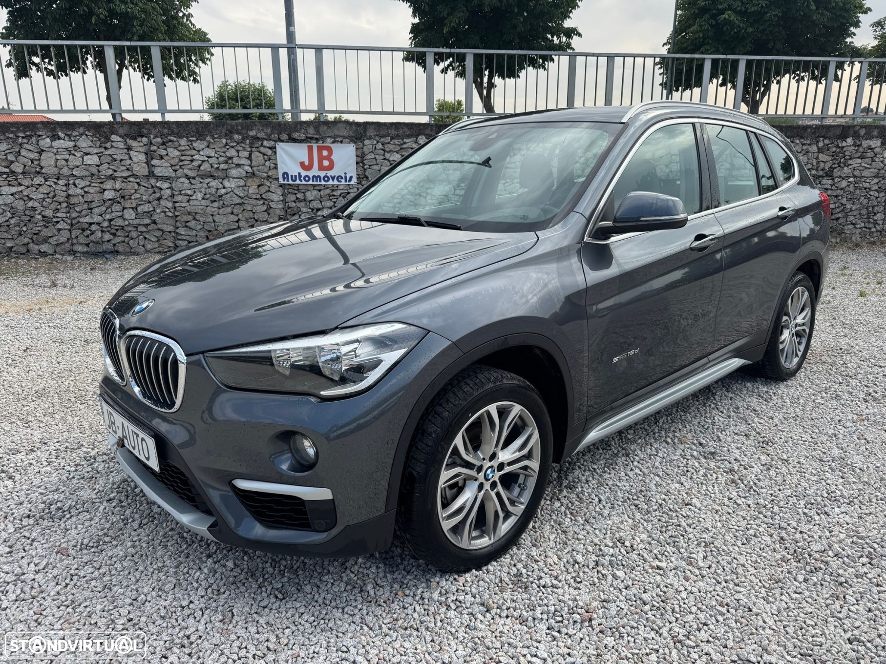 BMW X1 18 d sDrive xLine - 1