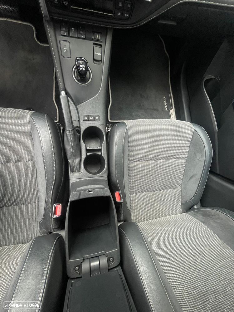 Toyota Auris Touring Sports 1.8 HSD Exclusive - 29