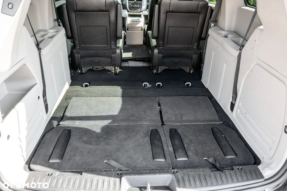 Chrysler Town & Country 3.6 Limited - 16