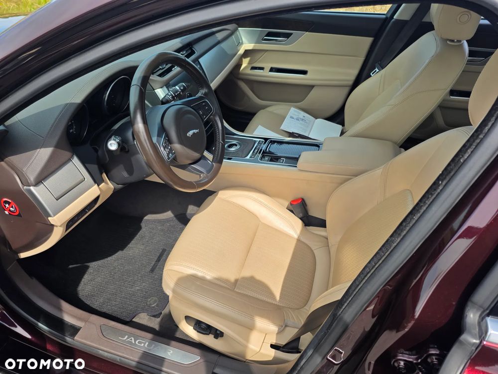 Jaguar XF 2.0 T Prestige - 10