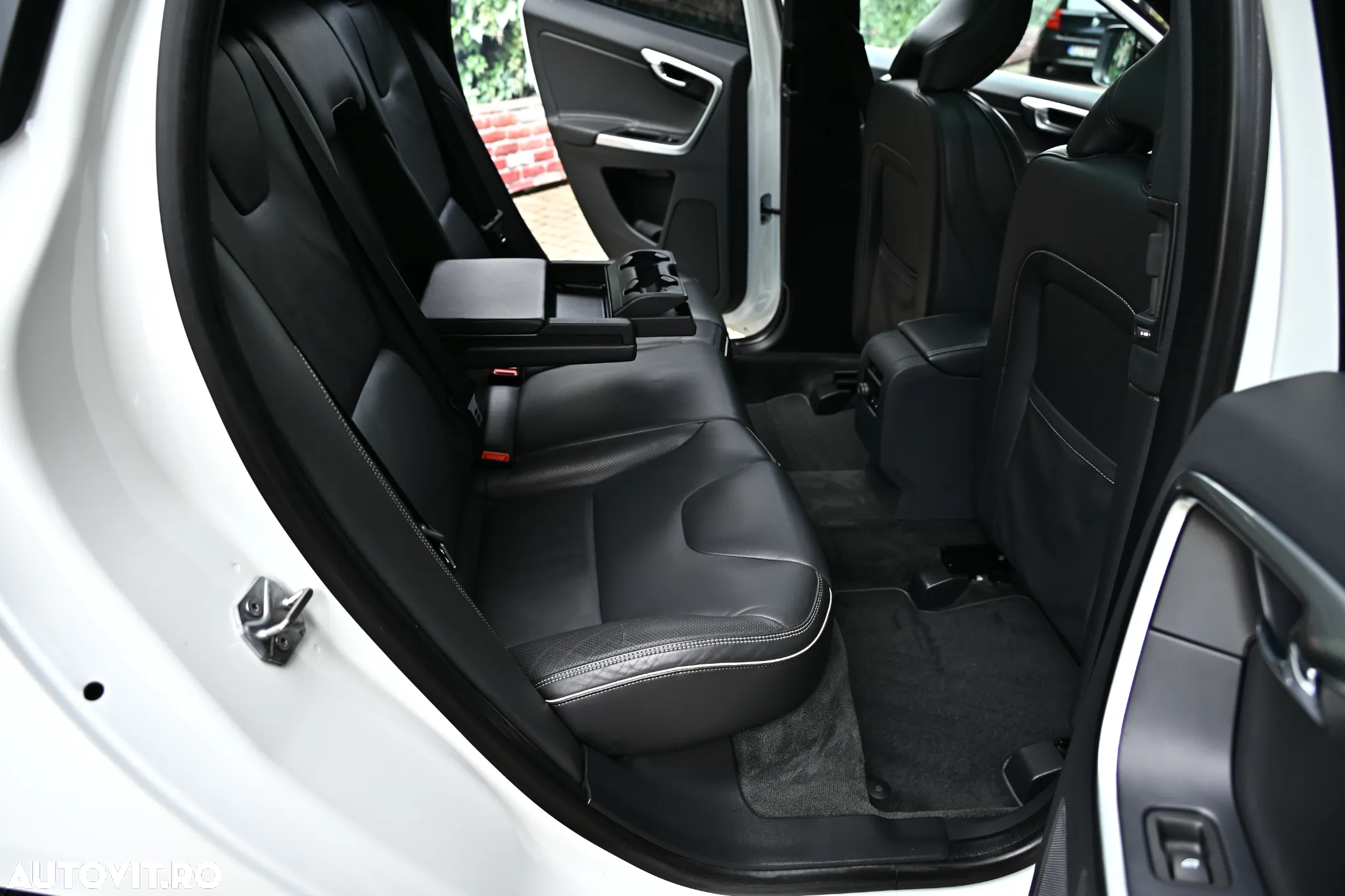 Volvo XC 60 D5AWD R-Design - 26