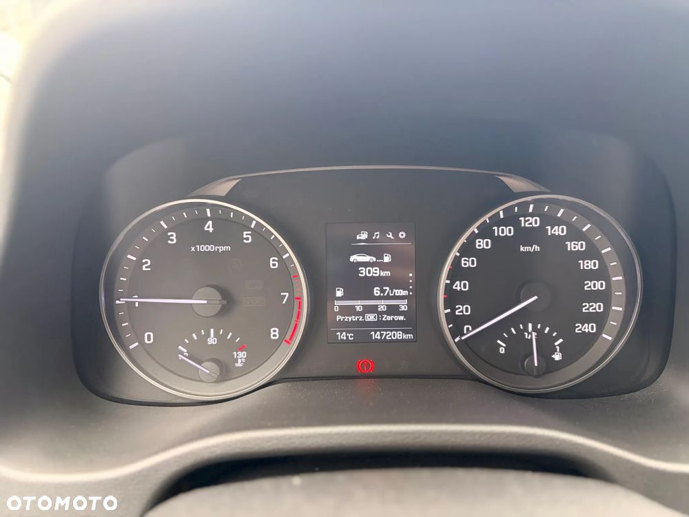 Hyundai Elantra 1.6 Comfort - 12