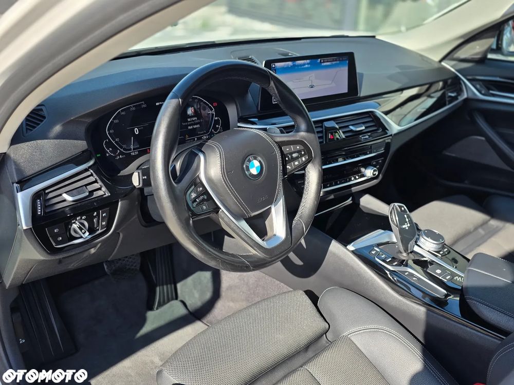 BMW Seria 5 530e iPerformance xDrive Sport Line sport - 19