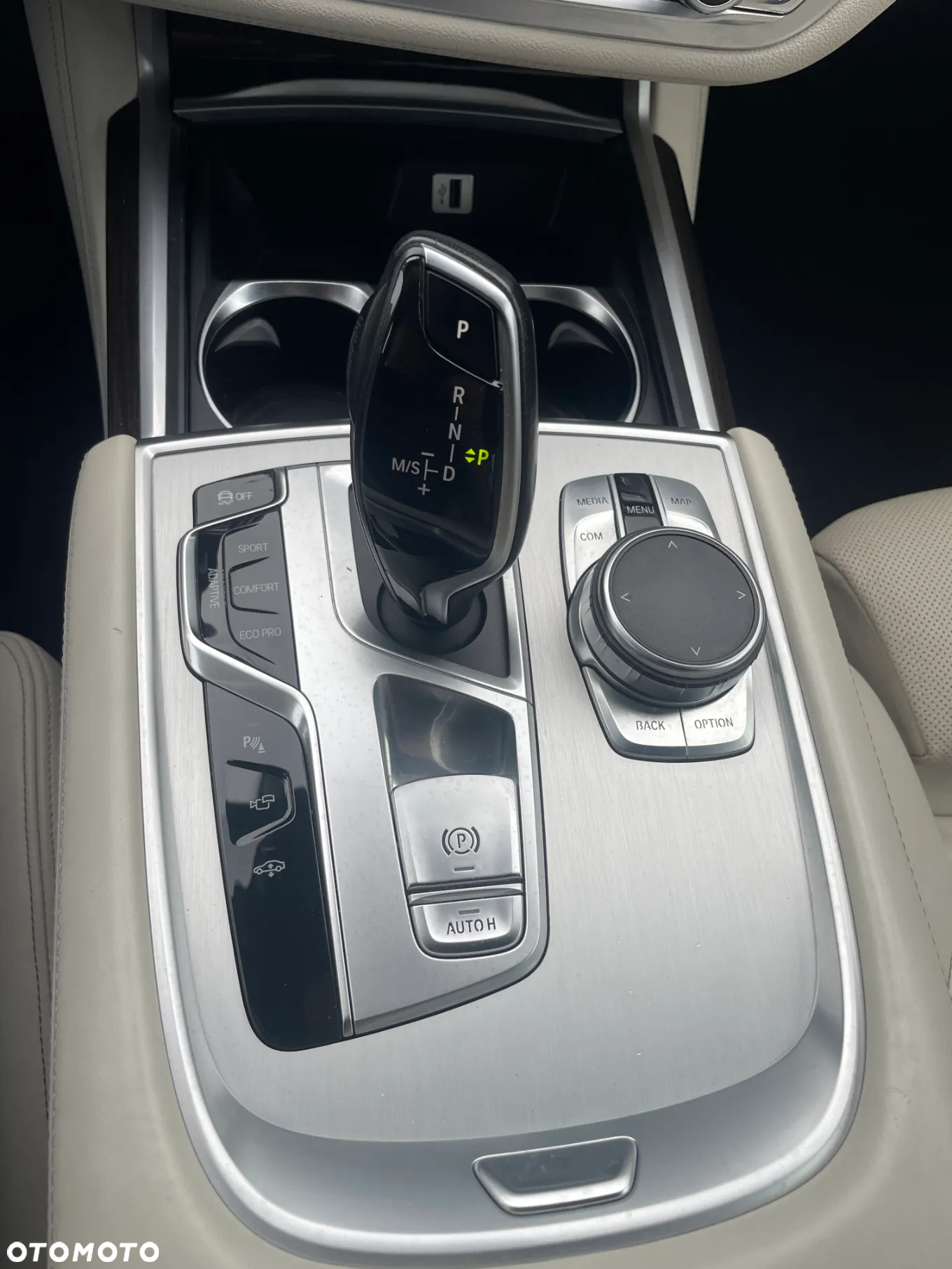 BMW Seria 7 740d xDrive - 29