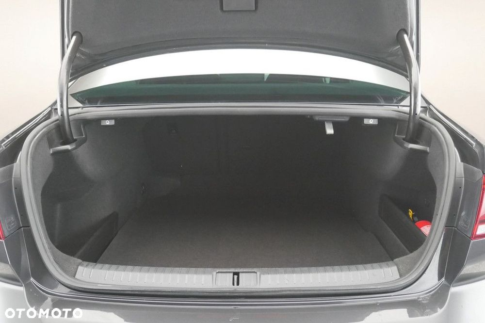 Volkswagen Passat 2.0 TSI Business DSG - 16