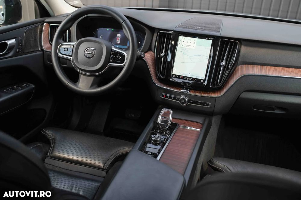 Volvo XC 60 B4 MHEV AT AWD Plus Dark - 7