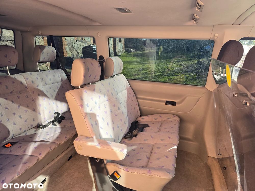 Volkswagen Caravelle Basis / CL - 16