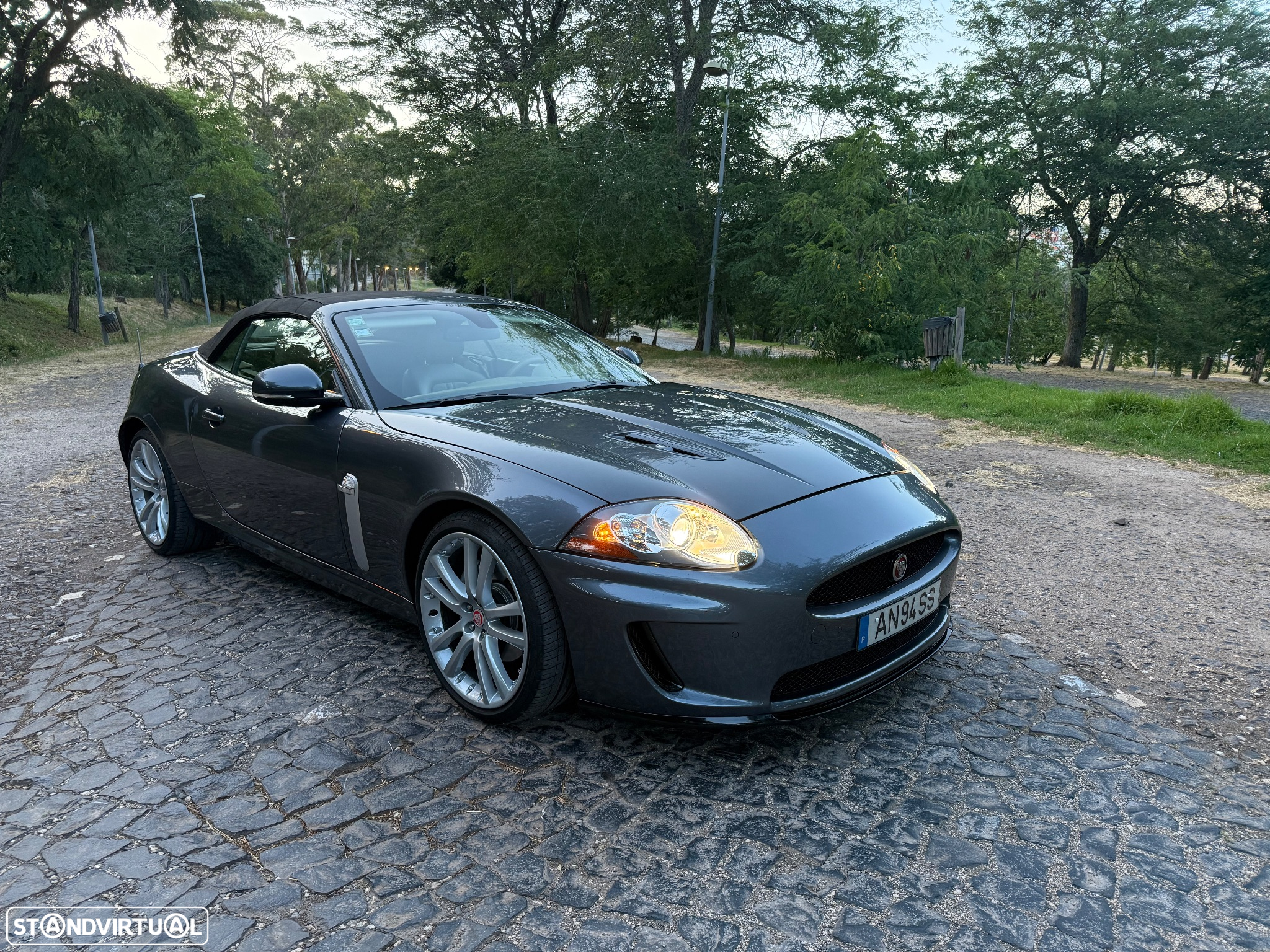 Jaguar XK 4.2 V8 Convertible - 2