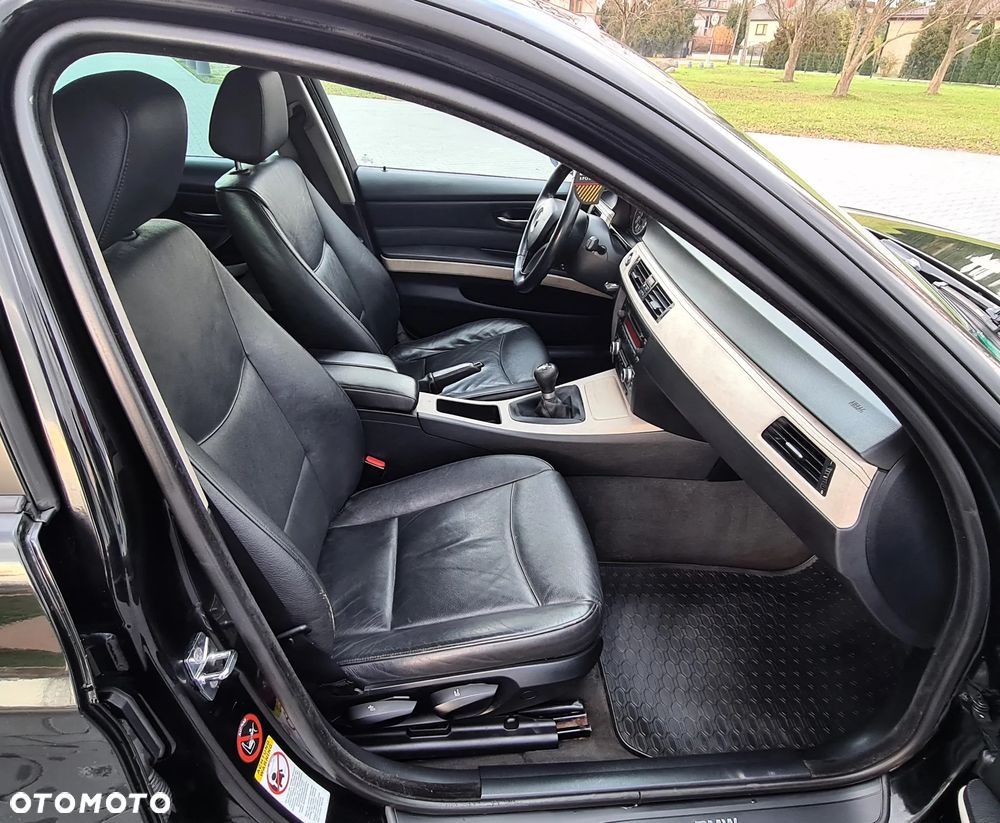 BMW Seria 3 318d - 23