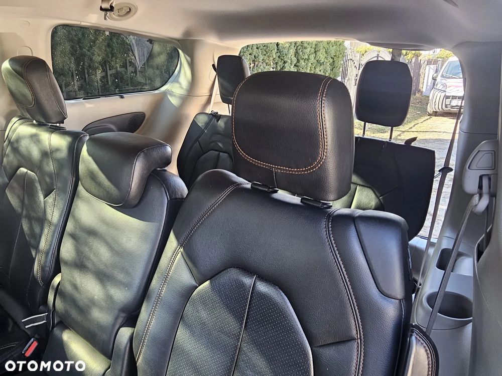 Chrysler Pacifica - 14