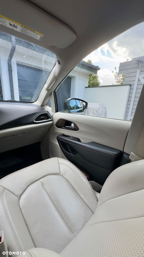 Chrysler Pacifica - 27