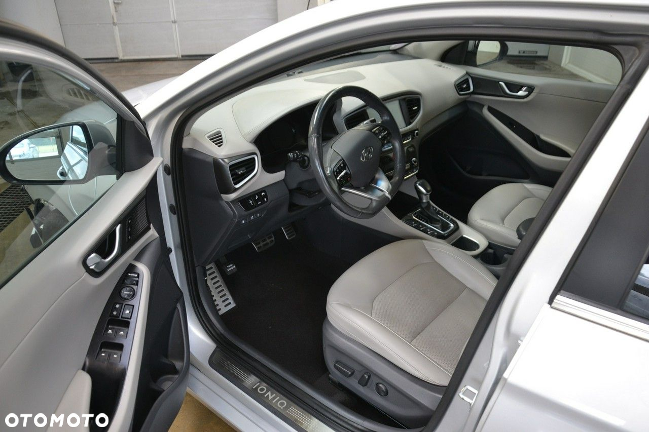 Hyundai IONIQ - 19