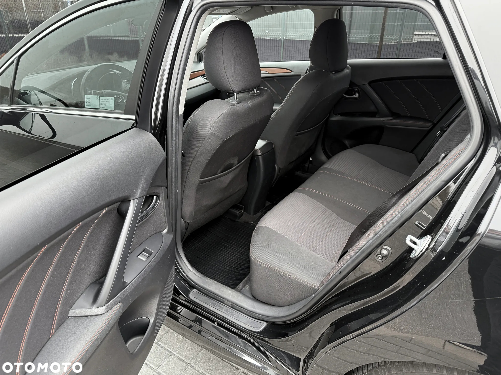 Toyota Avensis 2.0 D-4D Premium - 18