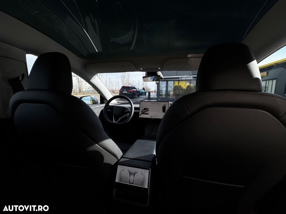 Tesla Model 3 - 5